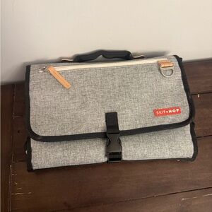 Skip Hop Pronto Signature Portable Changing Station – Heather Gray